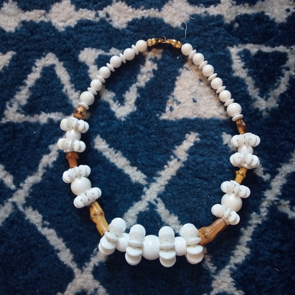 Vintage Jewelry - Floral Beaded Necklace